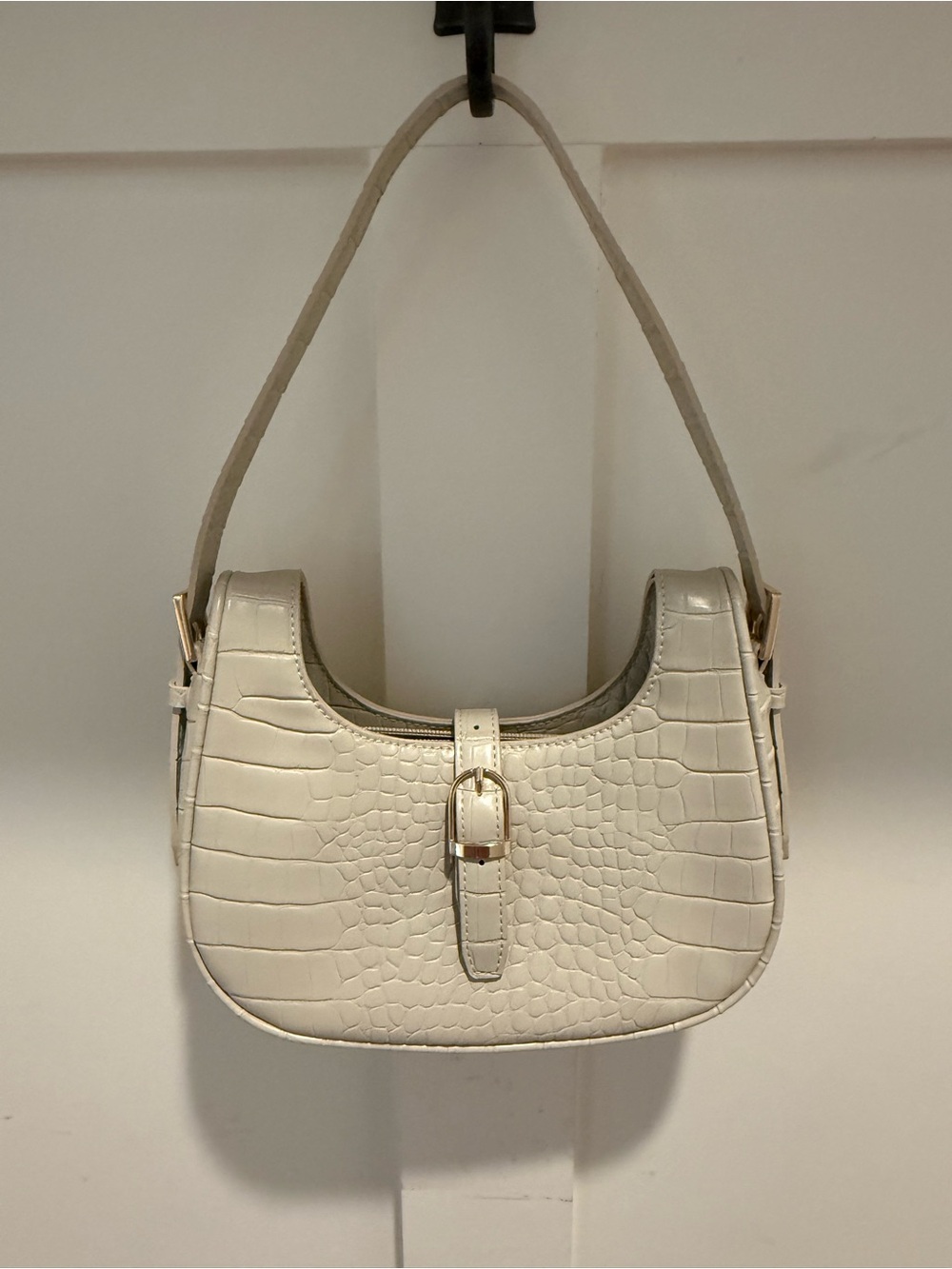 8 Other Stories Cream Croc-Embossed Buckle Shoulder Bag with Top Strap